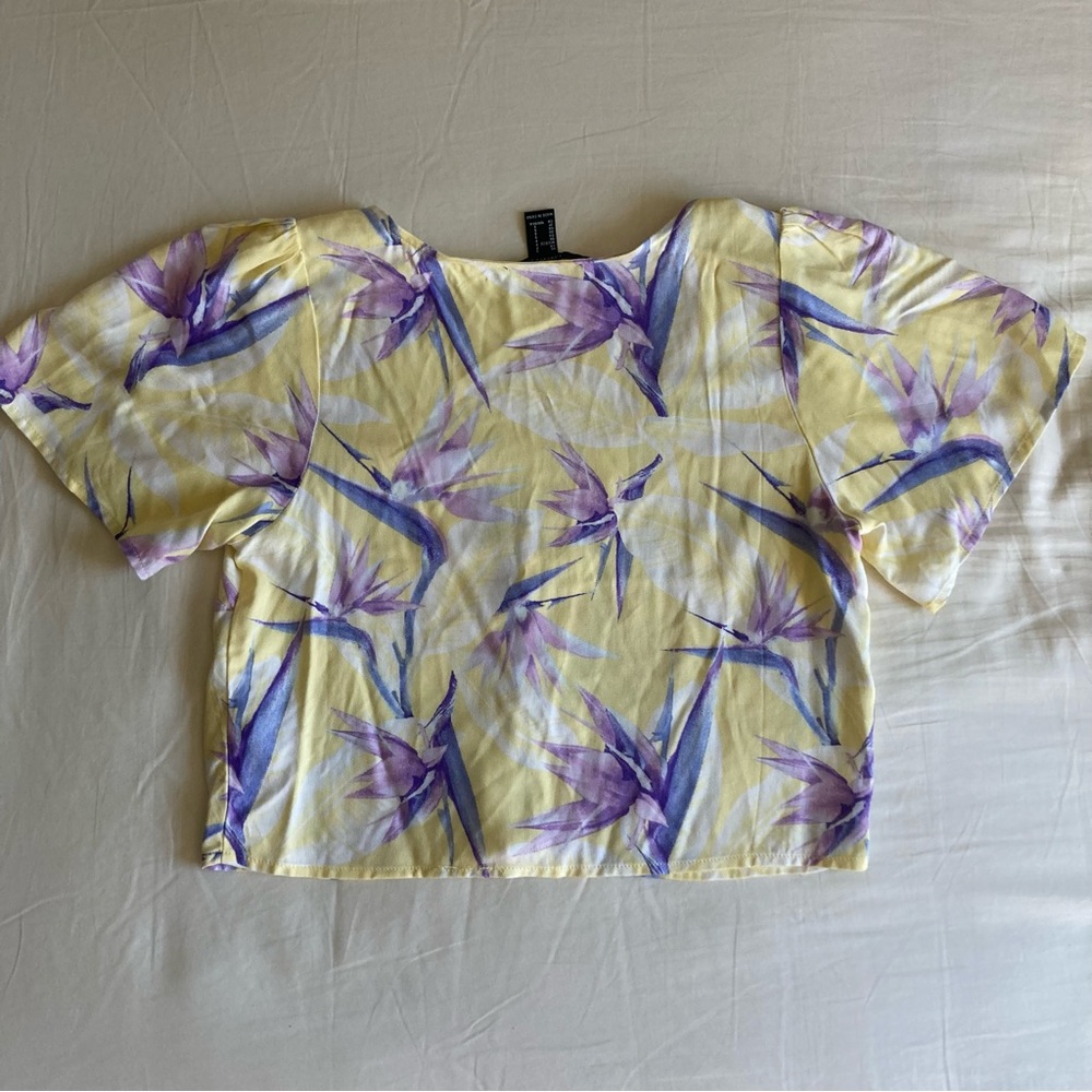 Forever 21 Tropical Button Down Crop Top Blouse - Picture 2 of 3